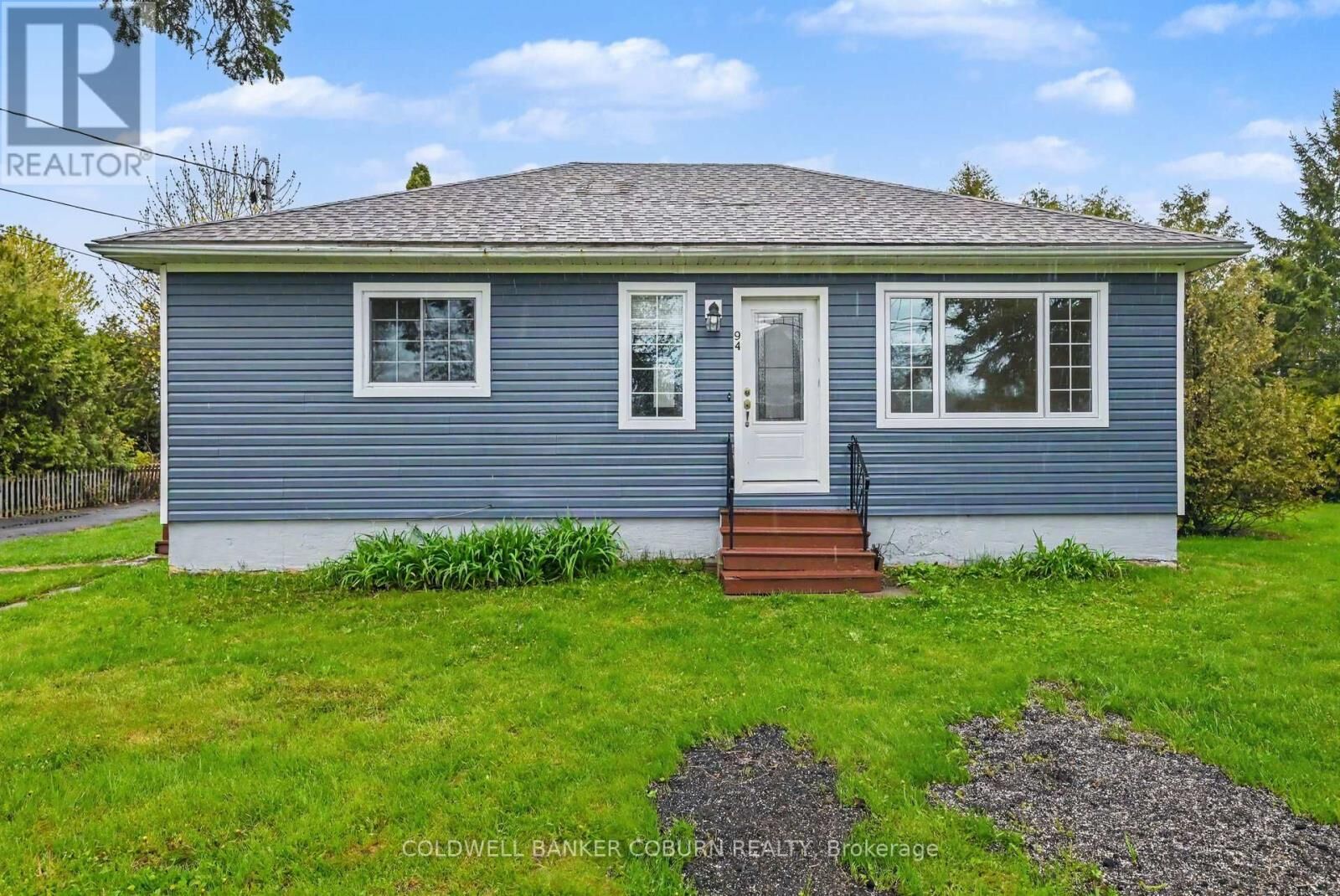 Property Photo:  94 College Street  ON K0C 1H0 