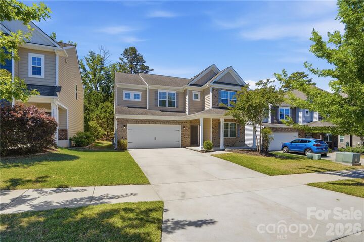 Property Photo: 13714 Canterbury Castle Drive NC 28273
