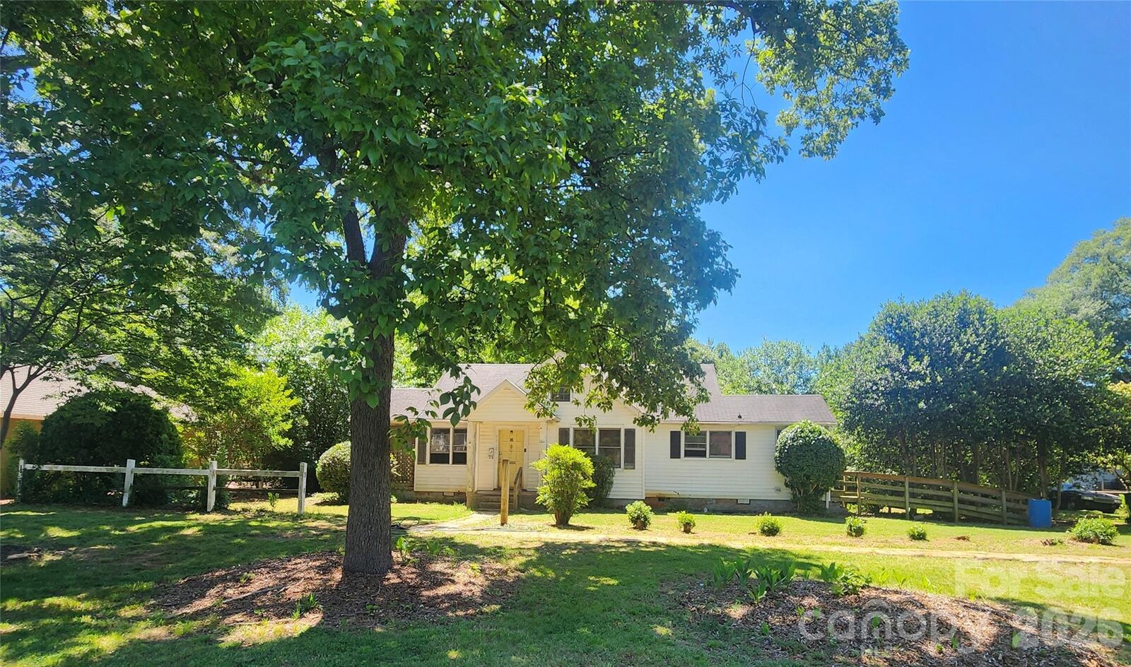 Property Photo:  5510 Allen Road E  NC 28269 
