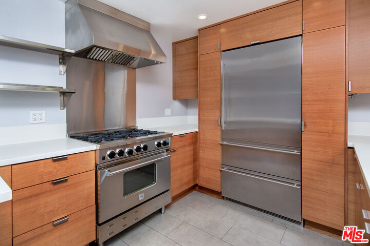 Property Photo:  1060 Nowita Pl  CA 90291 