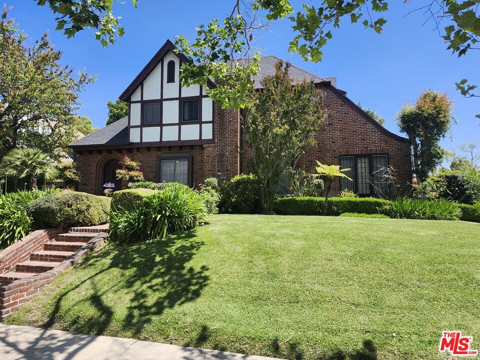 Property Photo:  180 S Las Palmas Ave  CA 90004 