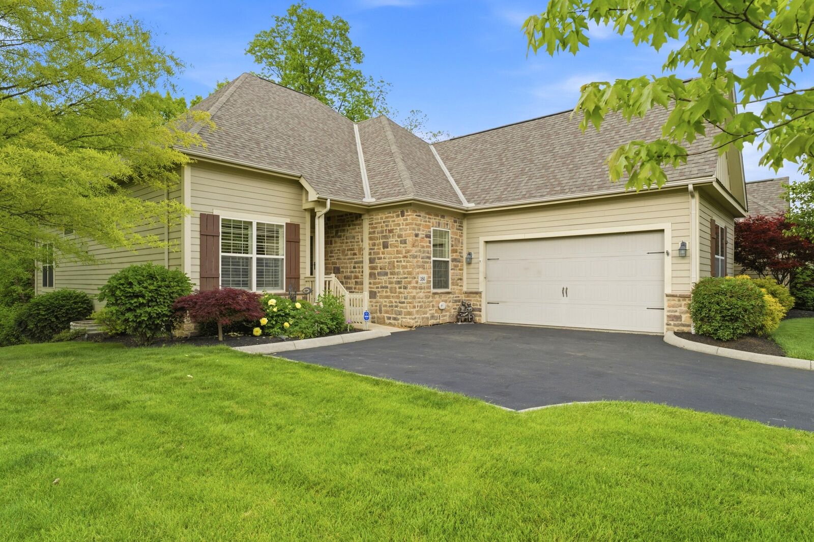 Property Photo:  386 Slate Crossing Drive  OH 43015 