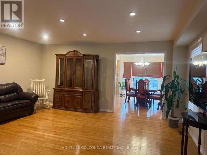 Property Photo:  74 Rideau Drive  ON L4B 4P1 