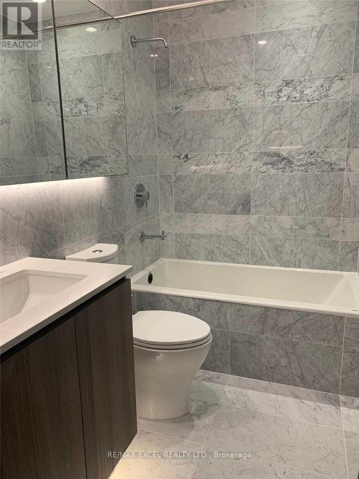 Property Photo:  17 Bathurst Street 4012  ON M5V 0N1 