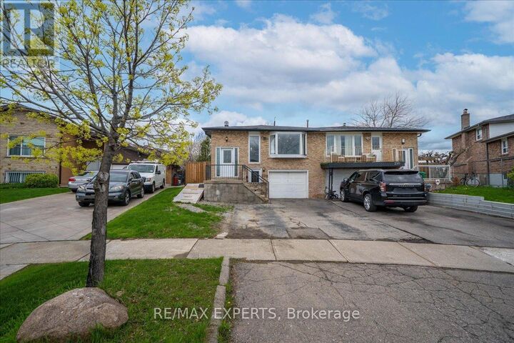 Property Photo:  2591 Kingsberry Crescent Upper  ON L5B 2K7 