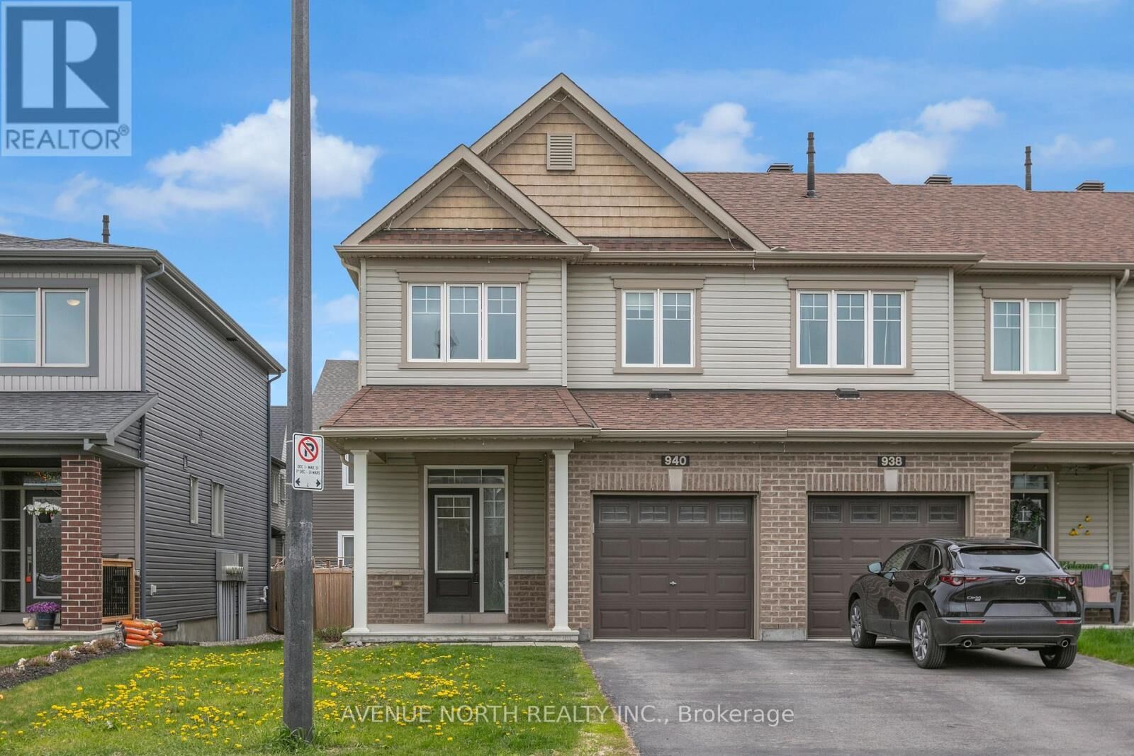 Property Photo:  940 Kilbirnie Drive  ON K2J 5T9 