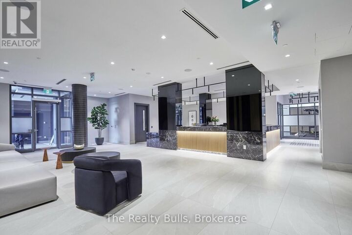 Property Photo:  2545 Simcoe Street North 516  ON L1L 0W3 