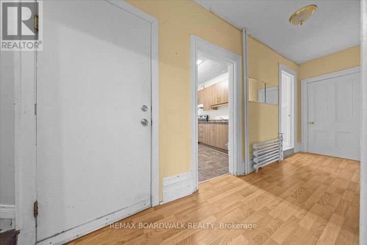 Property Photo:  155 Stewart Street 5  ON K1N 6J8 