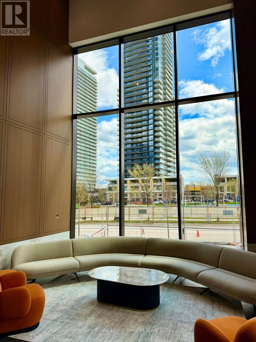 Property Photo:  68 Esther Shiner Boulevard 1707  ON M2K 0J6 