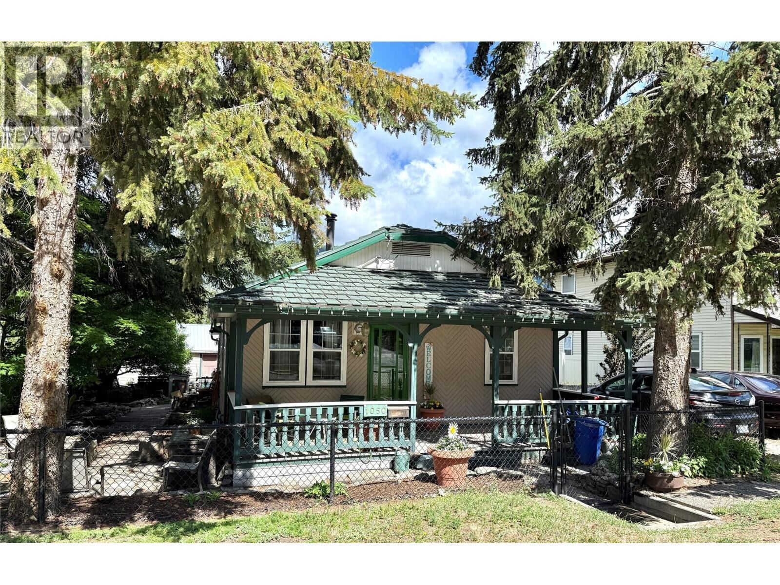 Property Photo: 1050 Hillside Avenue BC V0E 1M0