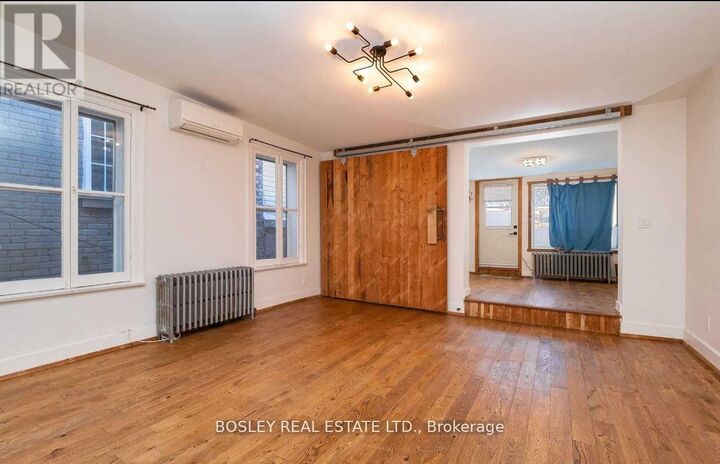 Property Photo:  2994 Dundas Street West Upper  ON M6P 1Z3 