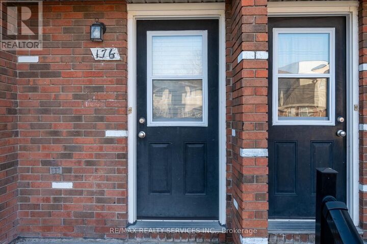 Property Photo:  100 Brownleigh Avenue 176  ON L3B 5V8 