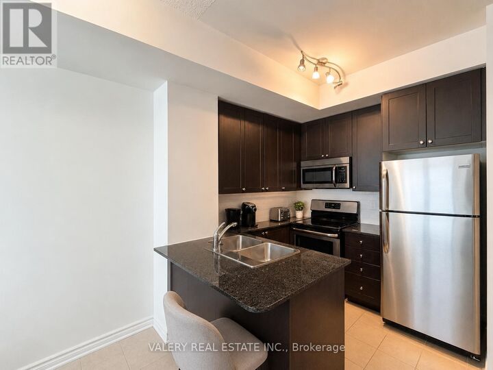Property Photo:  385 Prince Of Wales Drive 3012  ON L5B 0C6 