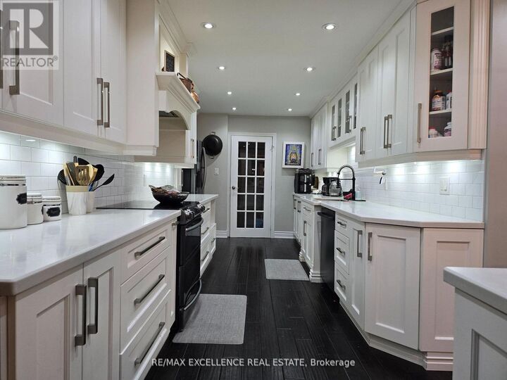 Property Photo:  50 Elizabeth Street South  ON L6Y 1R1 