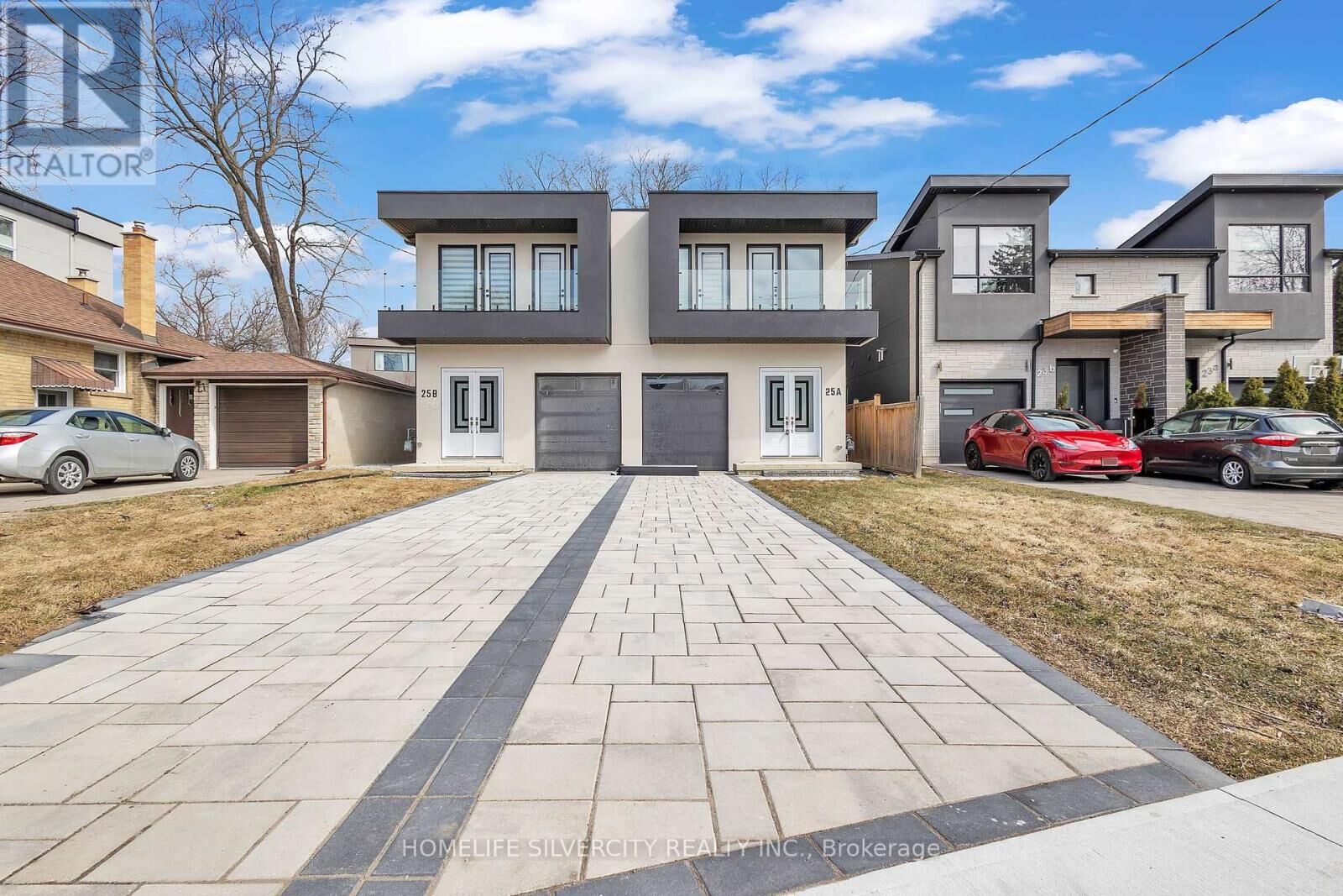 Property Photo:  25A Pine Avenue North  ON L5H 2P9 