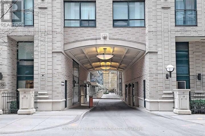 Property Photo:  35 Hayden Street 1212  ON M4Y 3C3 