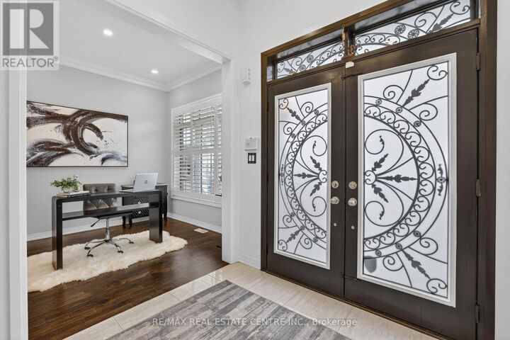 Property Photo:  27 Drew Brown Boulevard  ON L9W 6Z4 