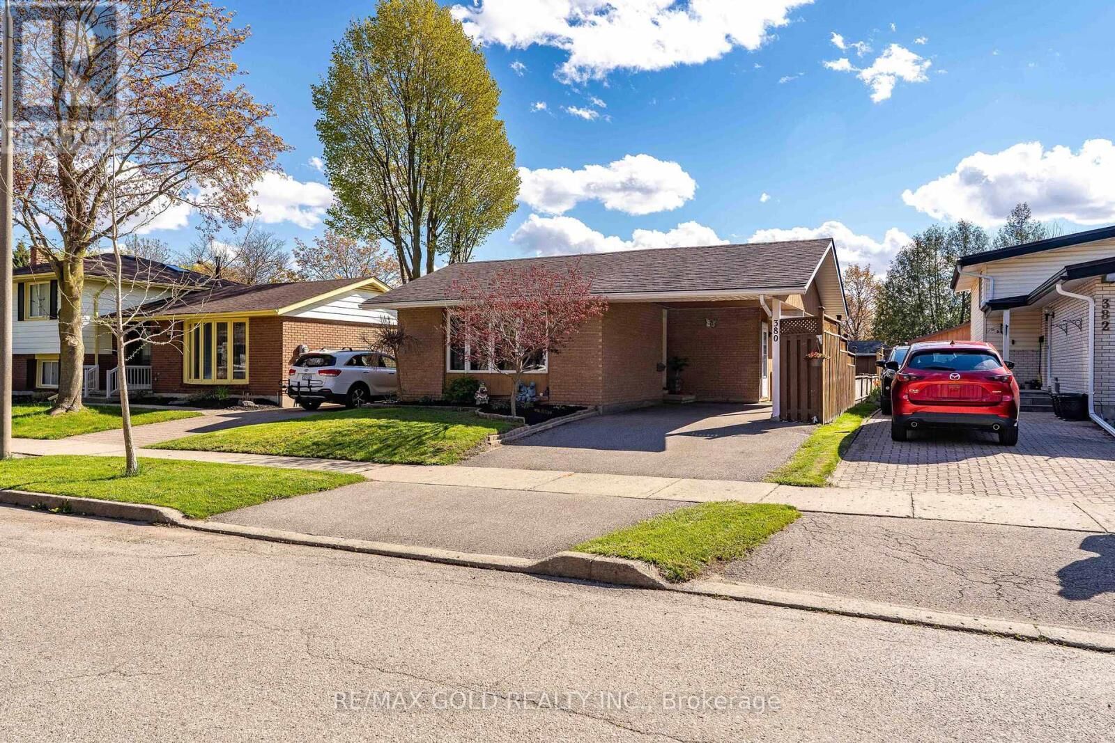 Property Photo:  380 Grangewood Drive West  ON N2K 2E6 