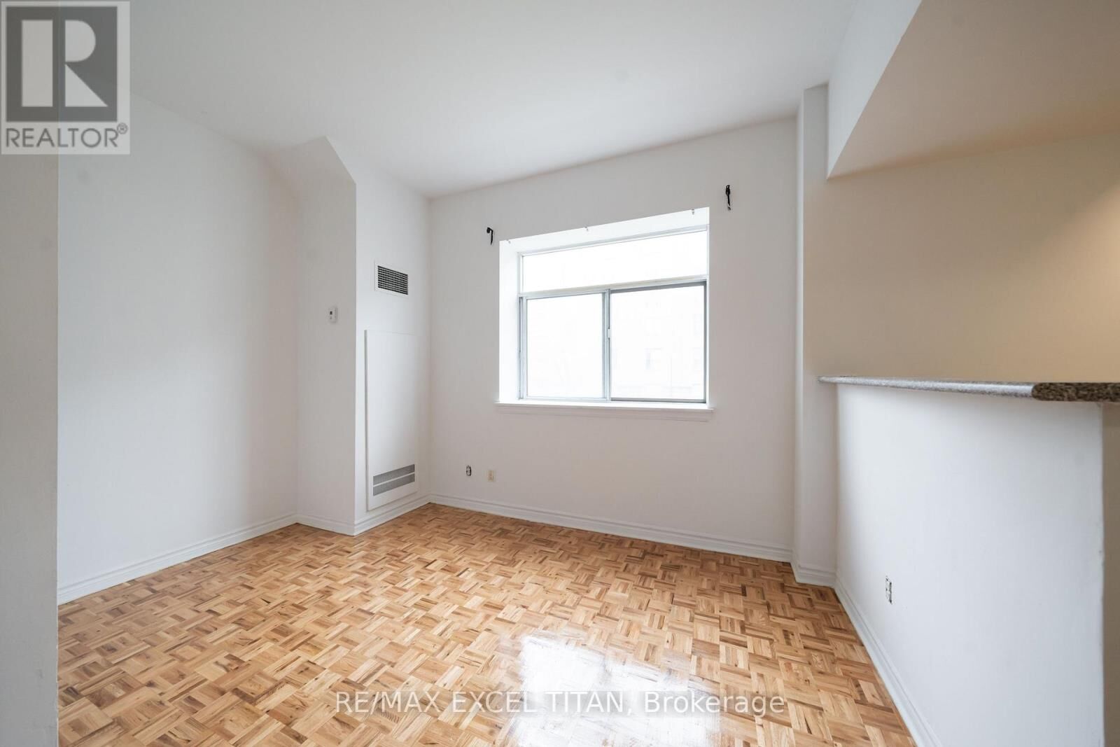 Property Photo:  1407 Dupont Street 509  ON M6H 2B1 