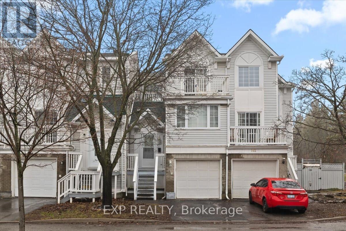Property Photo:  140 Castlegreen Private  ON K1T 3N2 