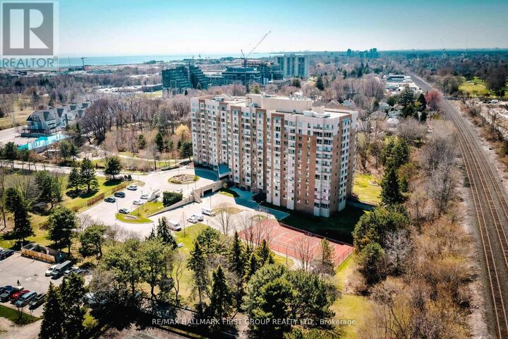 Property Photo:  1485 Lakeshore Road East 1012  ON L5E 3G2 