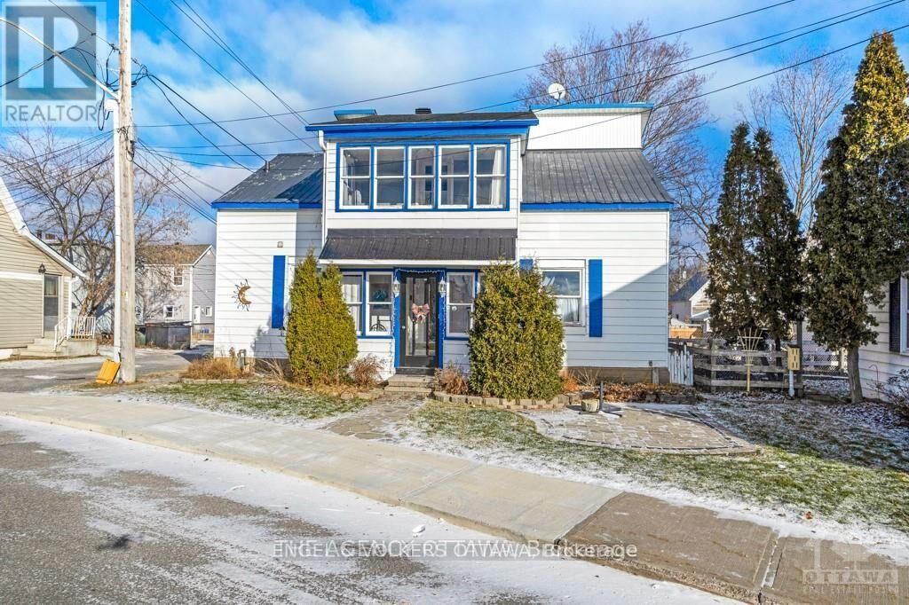 Property Photo:  139 Reserve Street South B  ON K0A 1A0 