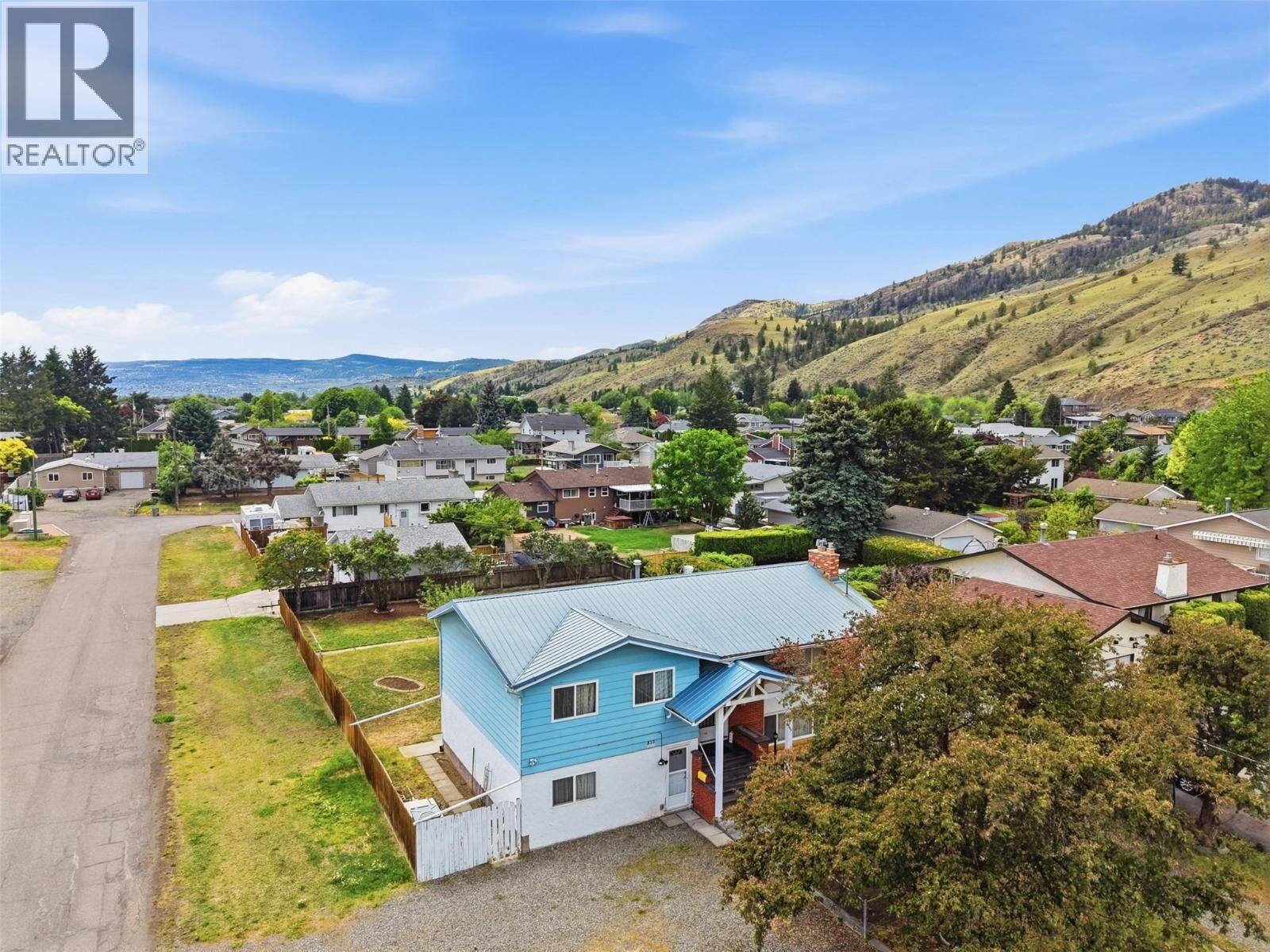 Property Photo: 833 McArthur Drive BC V2B 7H4