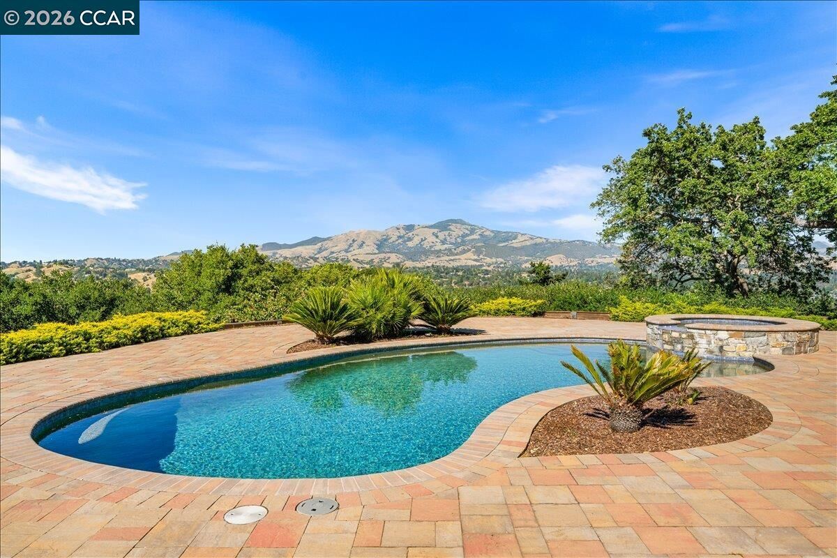 Property Photo:  300 Oak View Ter  CA 94526 