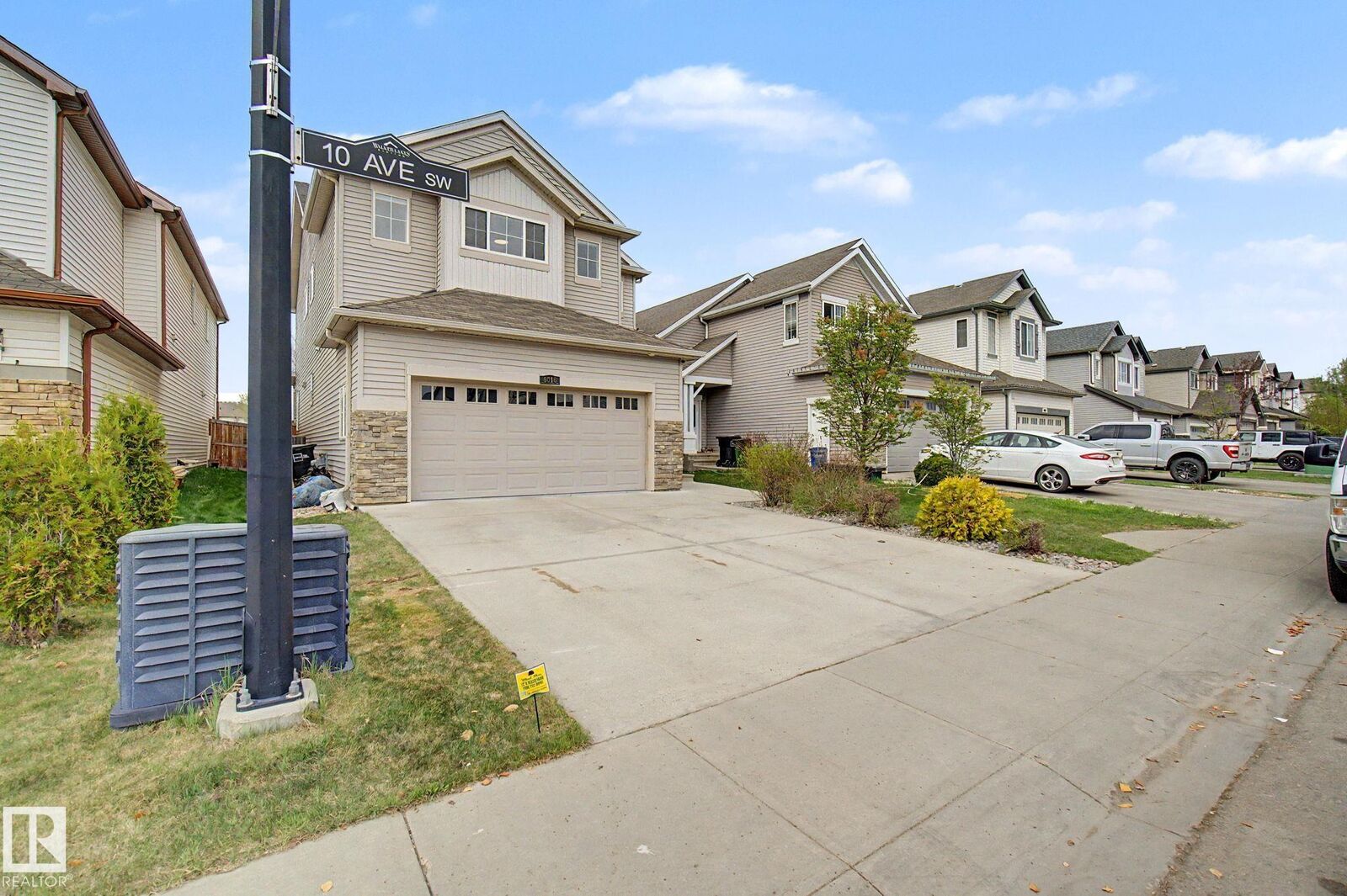 Property Photo: 6016 10 Avenue SW AB T6X 0M3