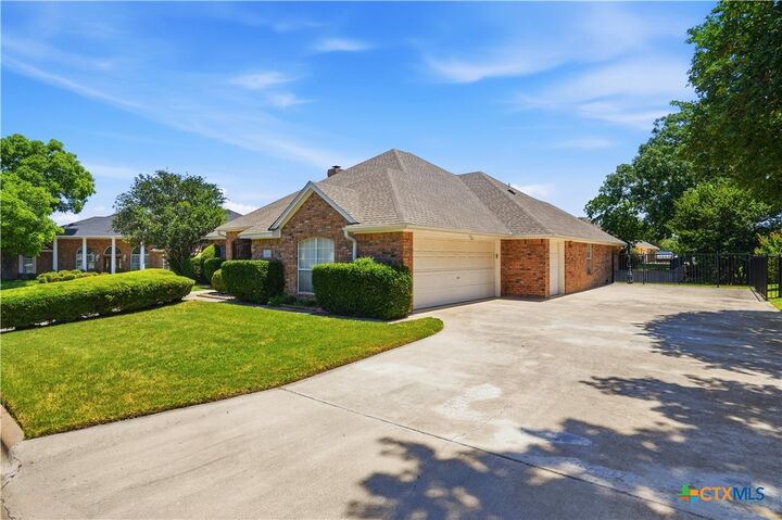 Property Photo:  2117 Lakeview Loop  TX 76543 