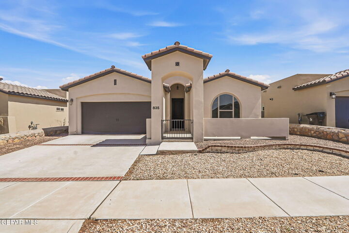 Property Photo:  835 Bronze Hill Avenue  NM 88008 