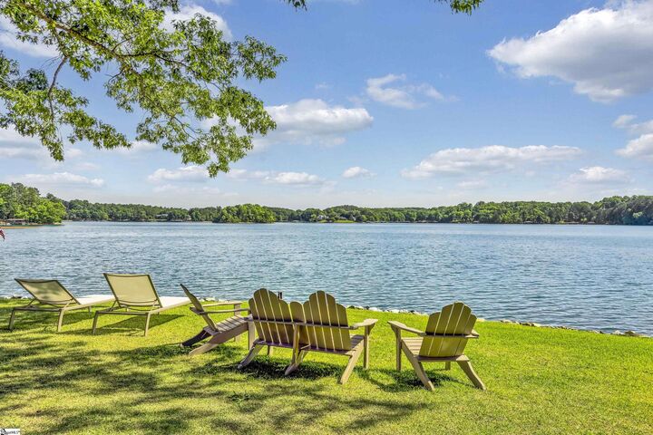 Property Photo:  105 Meadowcrest Drive  SC 29672 