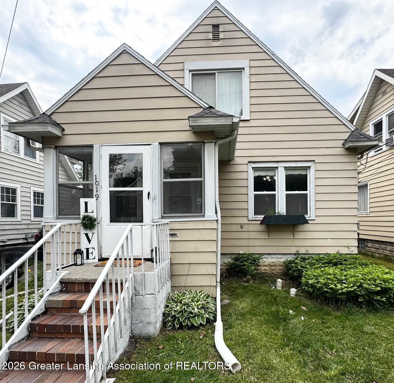 Property Photo:  1019 N Jenison Avenue  MI 48915 