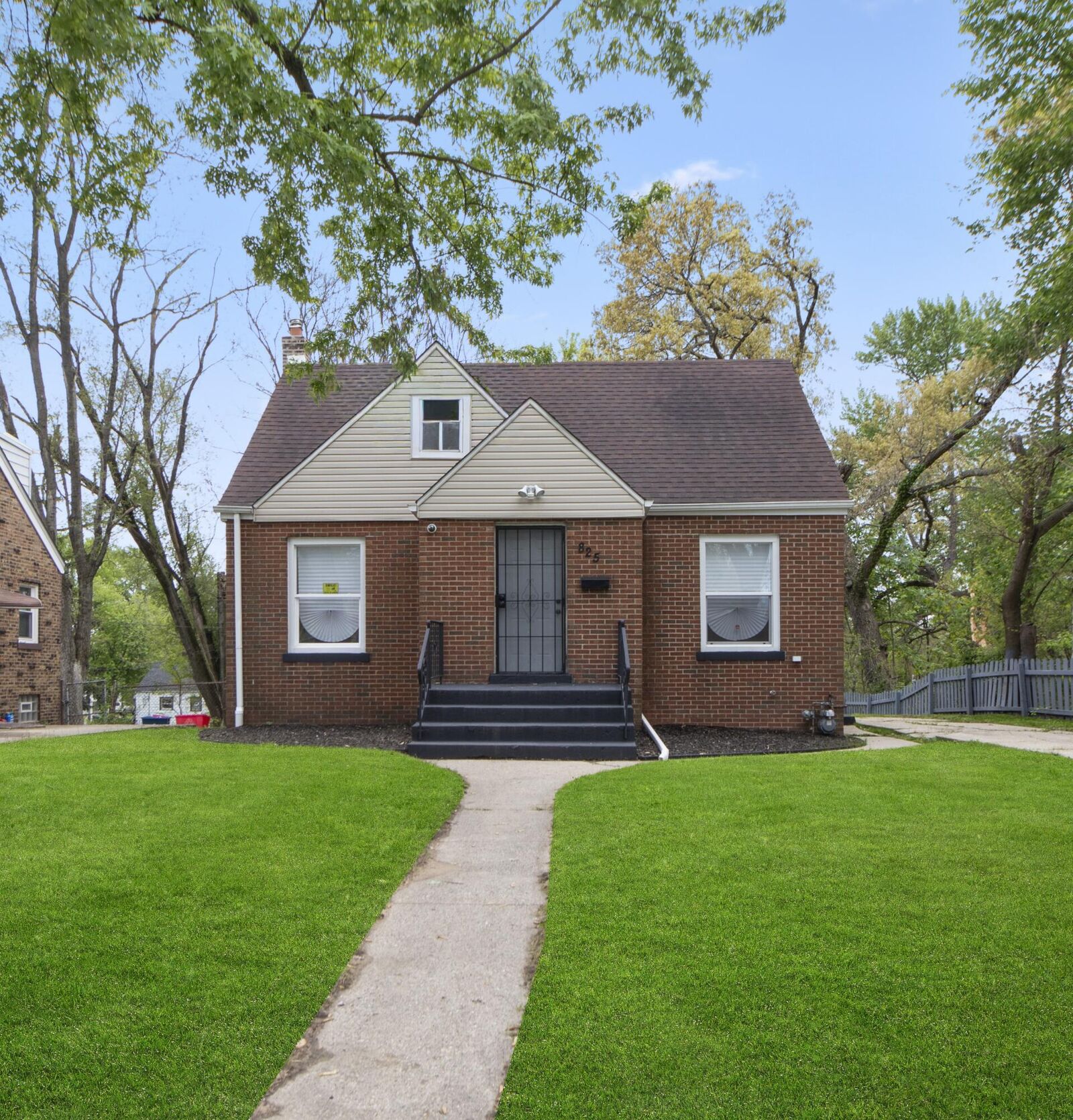 Property Photo: 825 E 43rd Place IN 46409