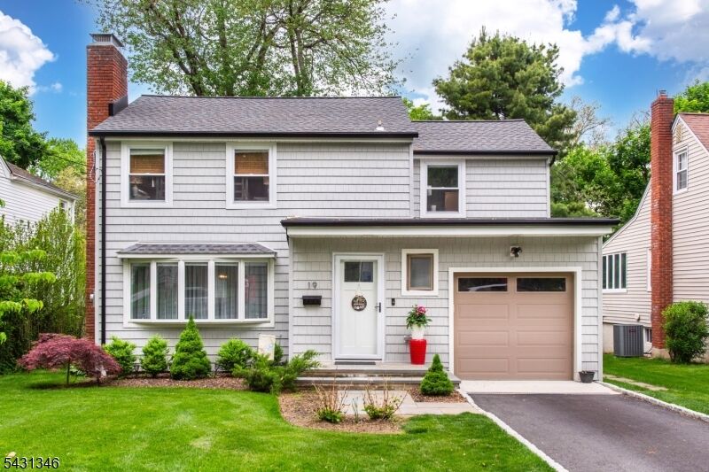 Property Photo:  19 Plymouth Pl  NJ 07068 