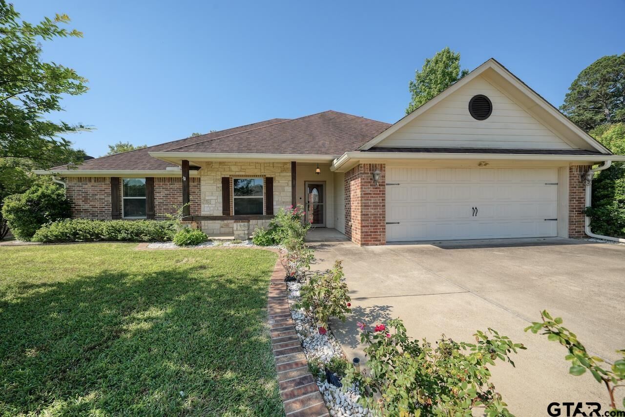 Property Photo:  13523 Country Gln  TX 75706 