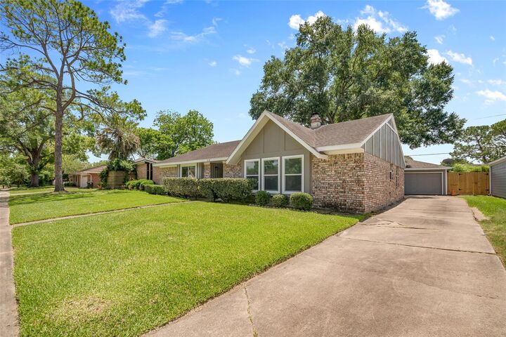 Property Photo:  5519 Ariel Street  TX 77096 