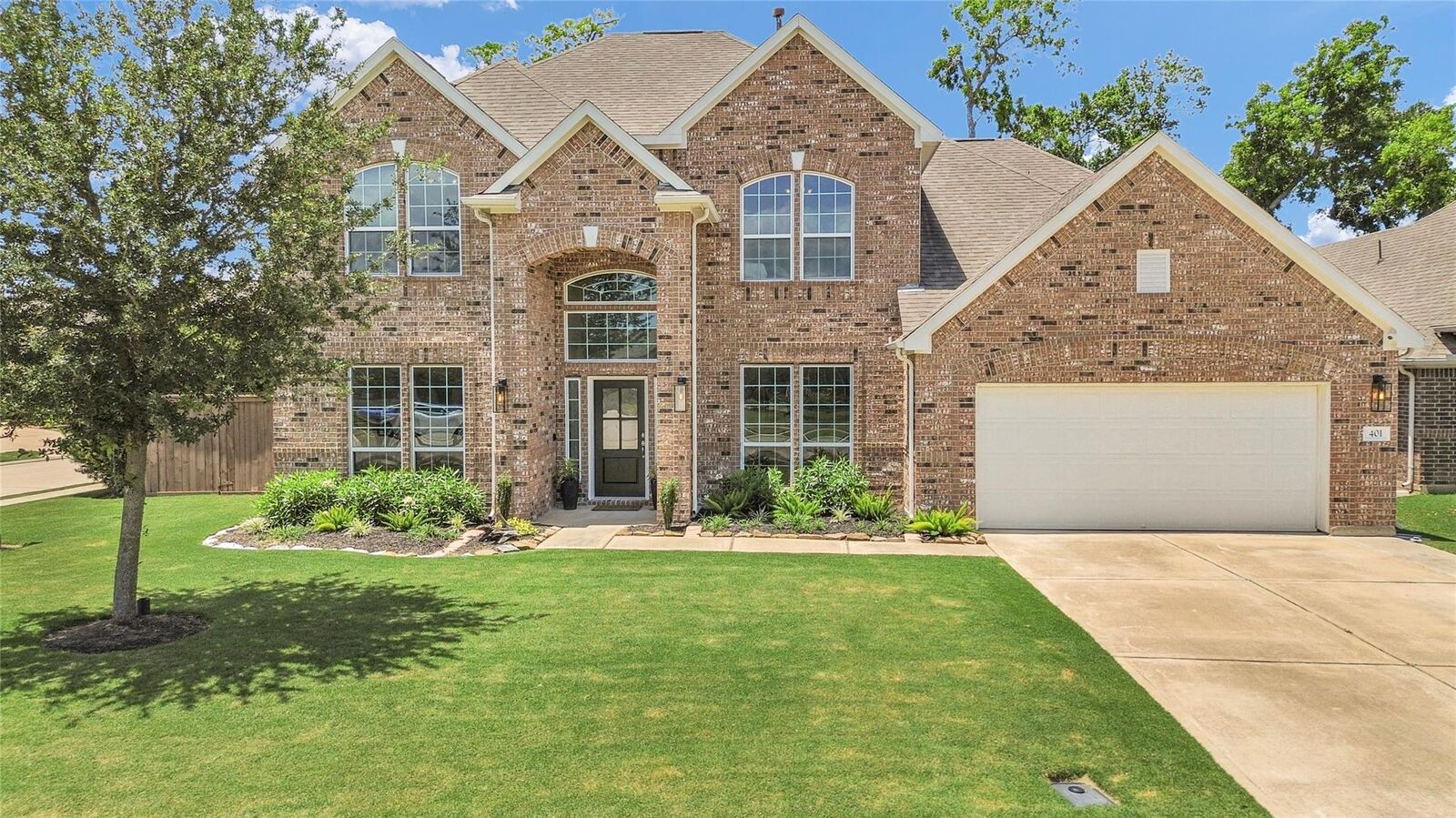 Property Photo: 401 Bentwood Way TX 77531