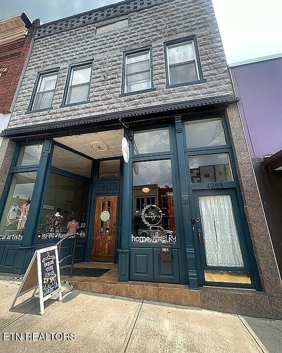 Property Photo:  426 N Roane St  TN 37748 