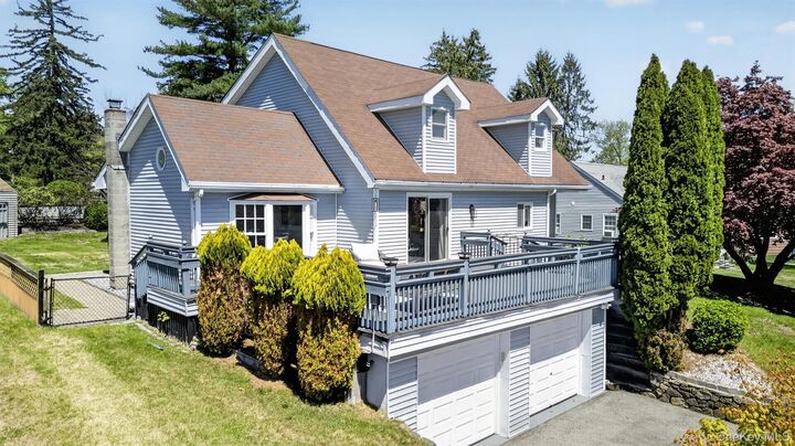 Property Photo:  5 Arlington Court  NY 10548 