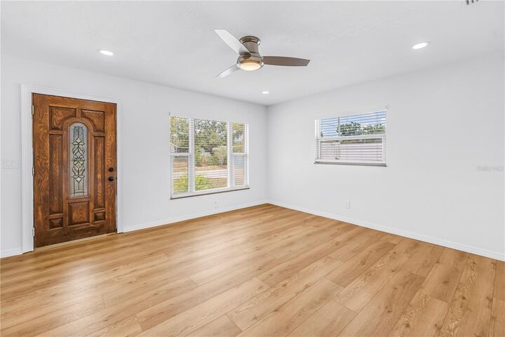 Property Photo:  8607 May Circle  FL 33614 