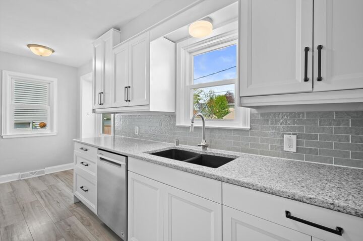 Property Photo: 118 W Roberta Ave WI 53186