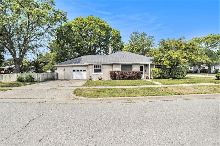 Property Photo:  705 S Griffin Street  MI 49417 