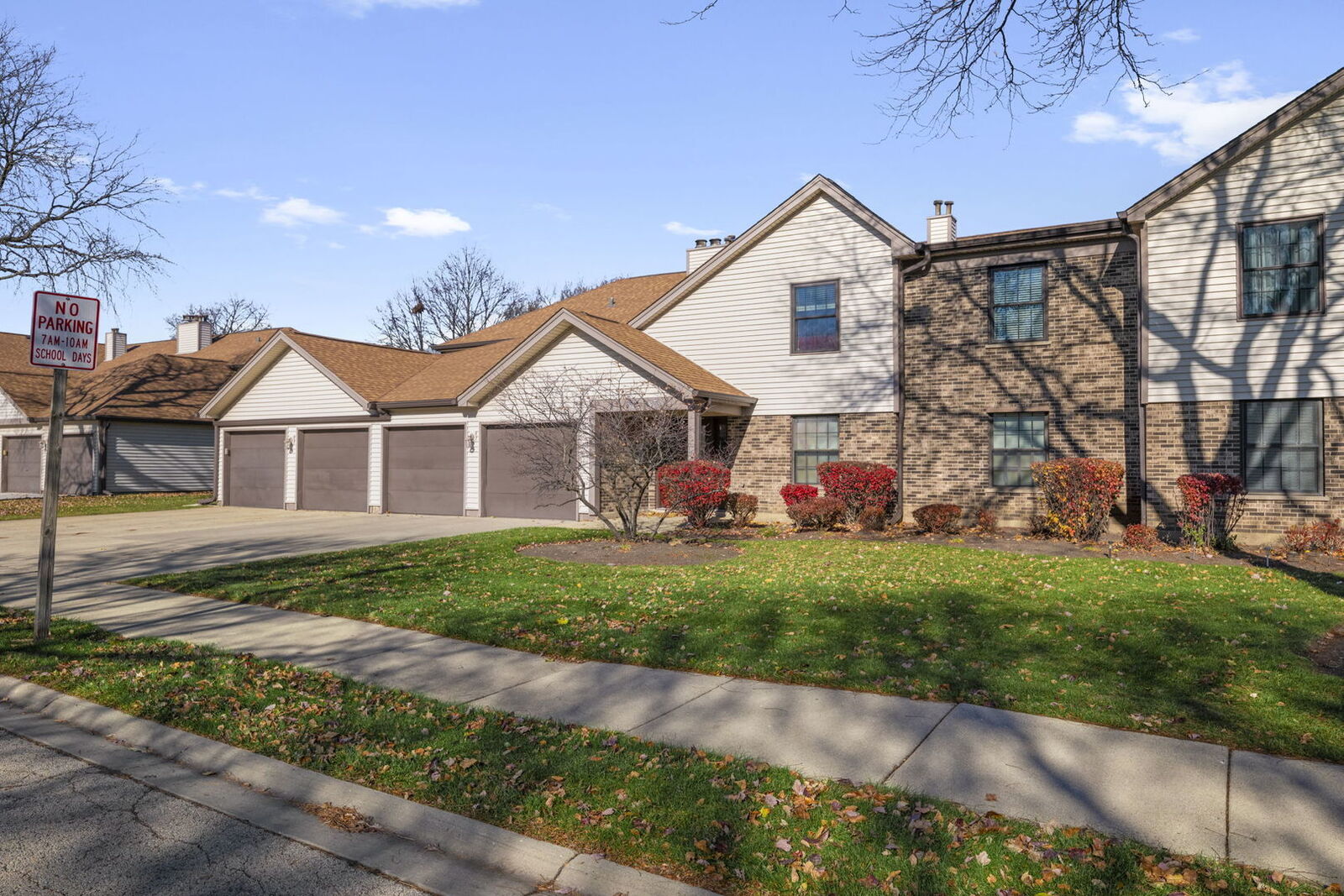 Property Photo:  876 Stradford Circle A1  IL 60089 