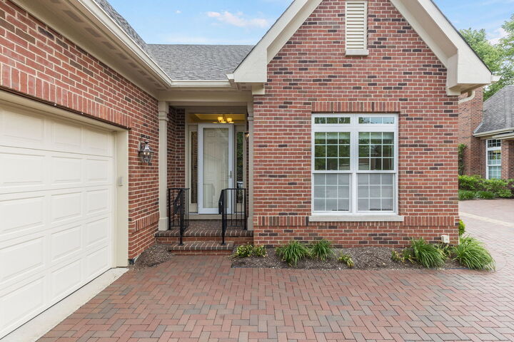Property Photo:  905 Hickory Drive  IL 60558 