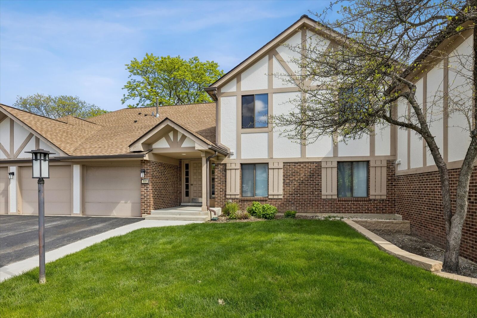 Property Photo: 826 Thornton Court 2al IL 60193