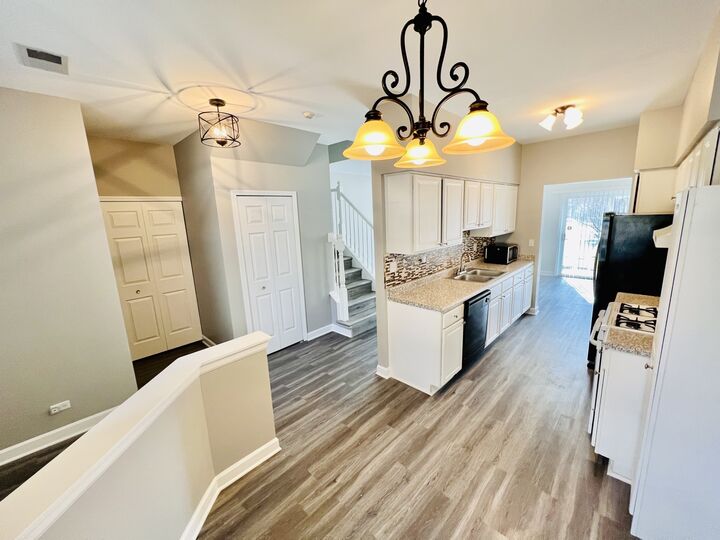 Property Photo:  925 Sheridan Circle  IL 60563 