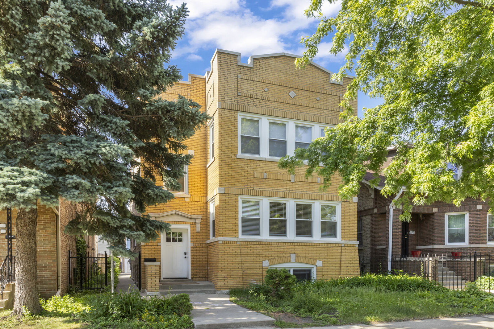 Property Photo: 5359 W Potomac Avenue IL 60651
