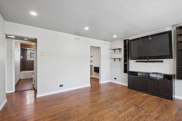 Property Photo:  4847 N Harlem Avenue 2  IL 60656 