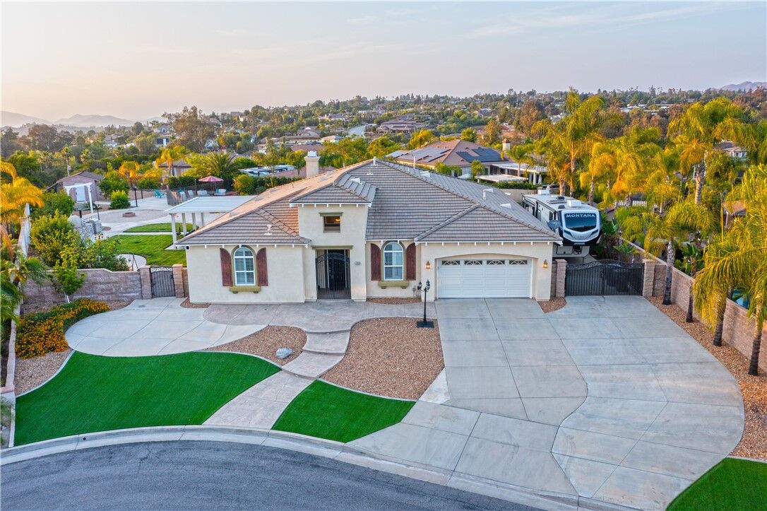 Property Photo:  1253 Viento Court  CA 92508 